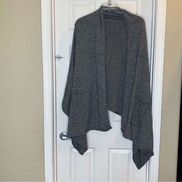 Lululemon Black Live Freely Scarf Shawl Cardigan Gray Wrap OS - Picture 2 of 10
